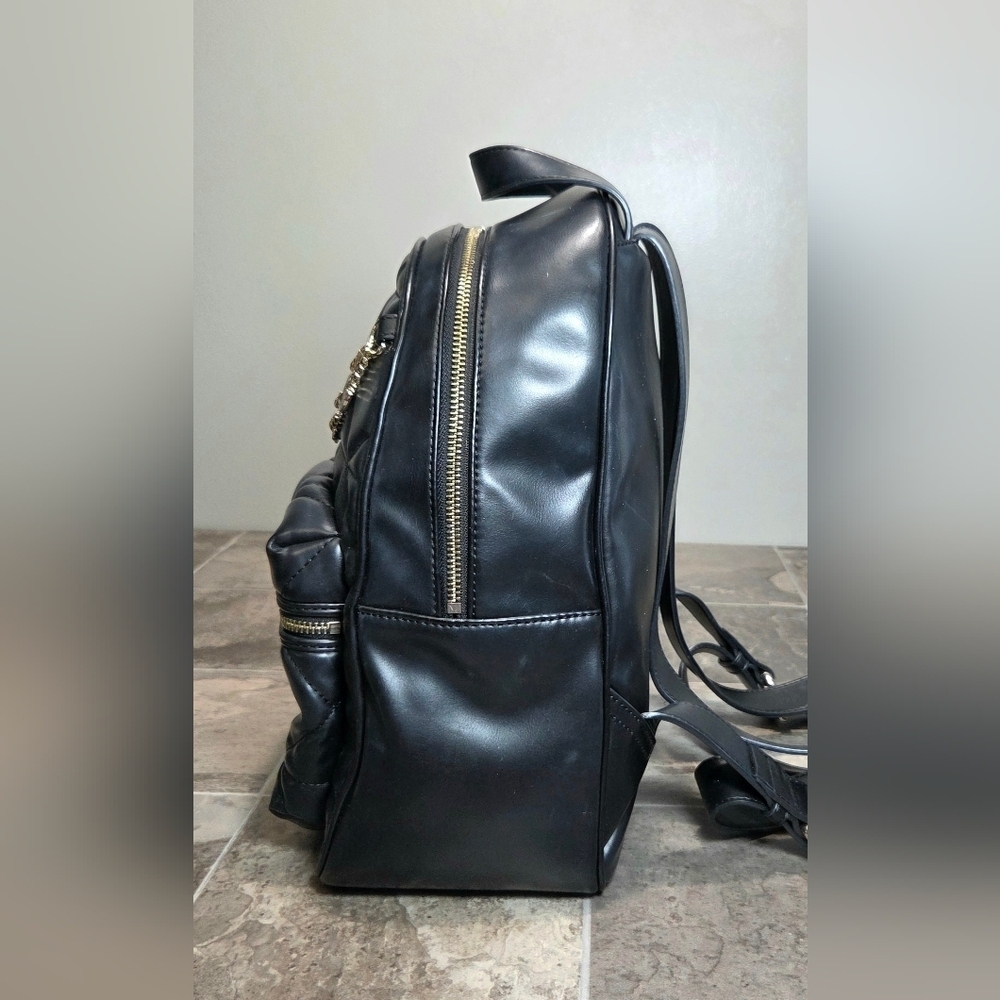 LOVE MOSCHINO QUILTED GOLD CHAIN BACKPACK. - Picture 4 of 10
